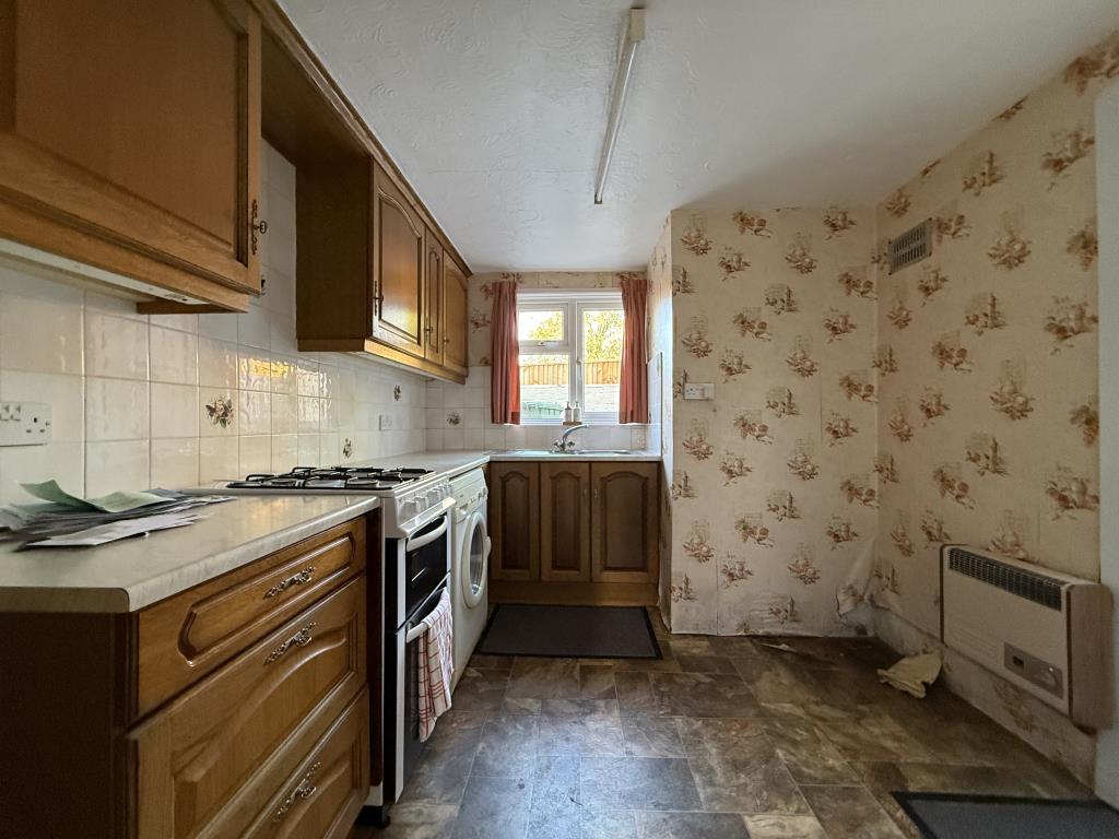Lot: 132 - TWO-BEDROOM HOUSE FOR IMPROVEMENT - Kitchen